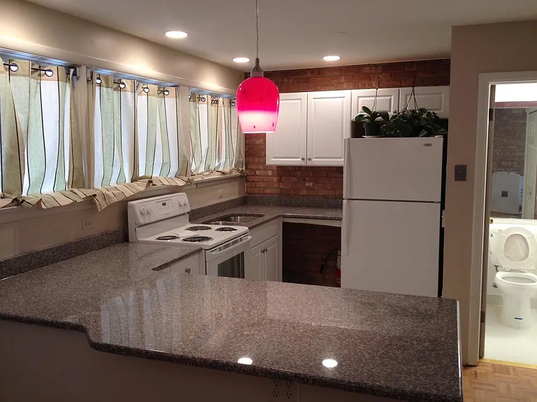 344 W Dickens Ave #6 — Photo 2