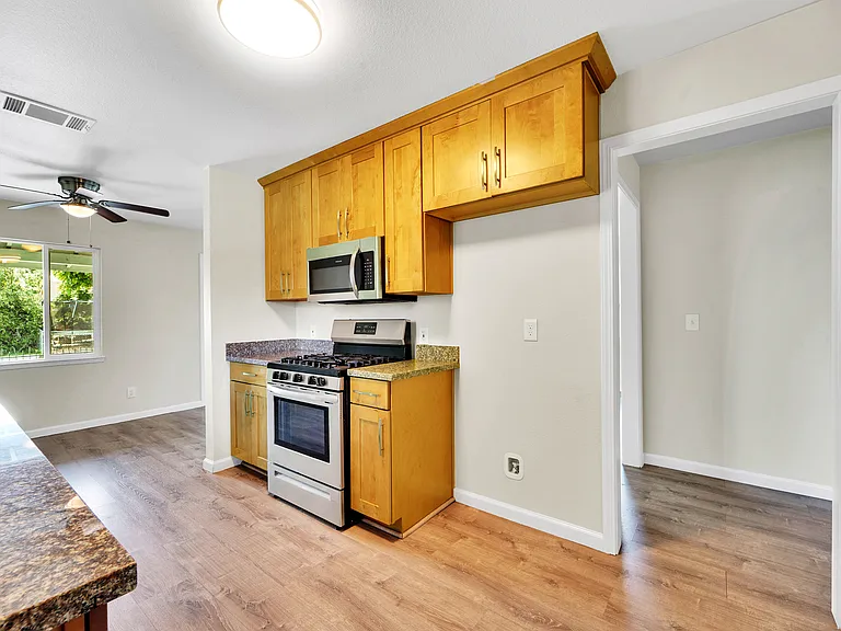 156 Sawyer St — Photo 10