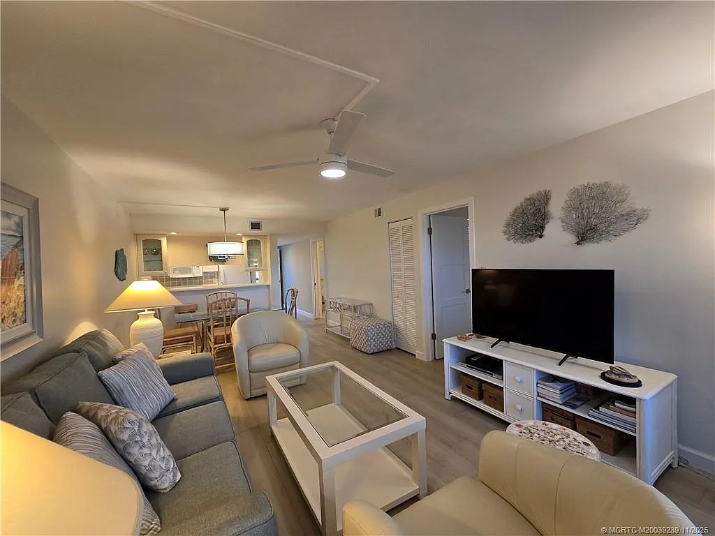 2 bed, 2.0 bath, 971 sqft, $6,000 — Photo 4