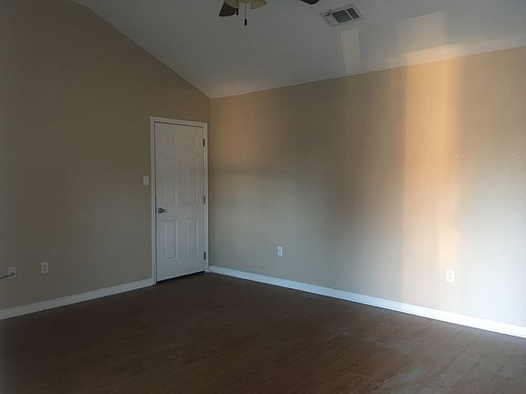4th image of 125 Hawthorne Dr
