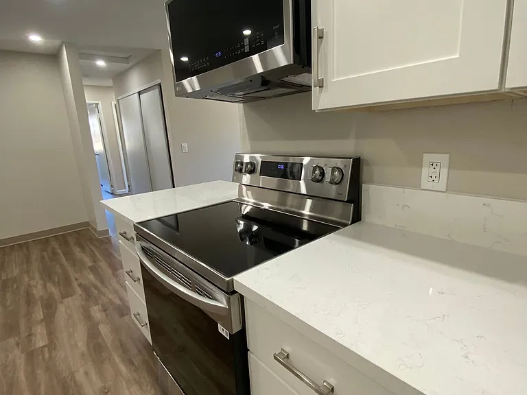 Los Olivos Apartments — Photo 5
