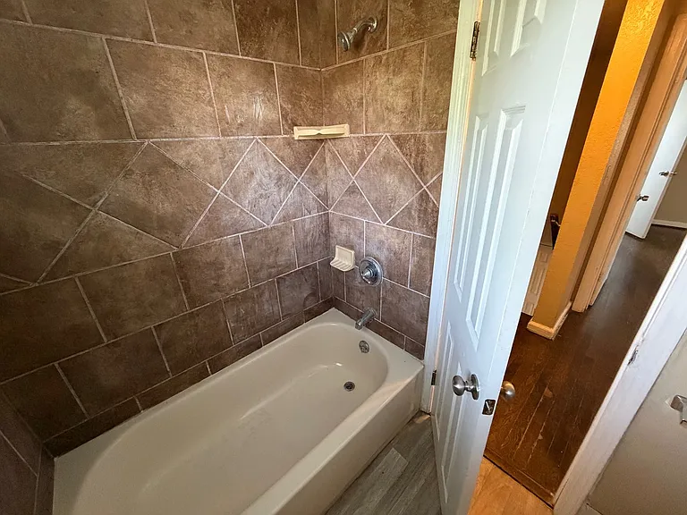5537 Wabash Ave — Photo 6