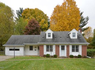 316 E Davis St, Paw Paw, MI 49079