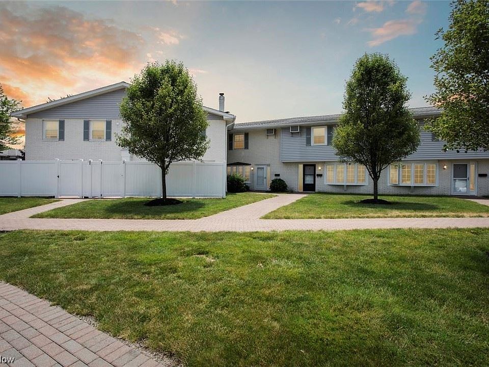 1st image of 8 Meadowlawn Dr Unit 5