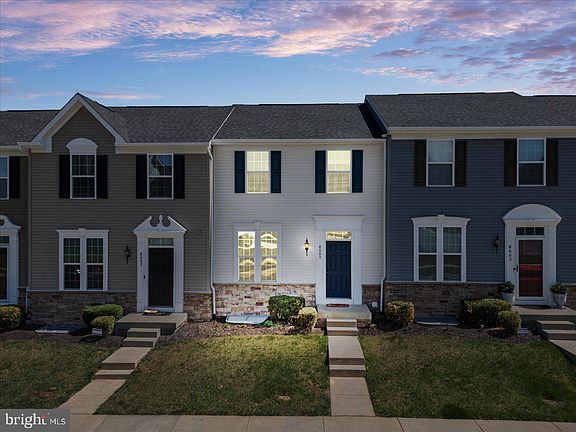 3rd image of 8605 Rosecrans Ln