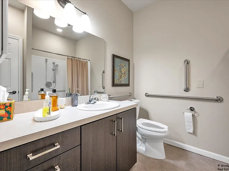 517 W Rand Rd — Photo 3