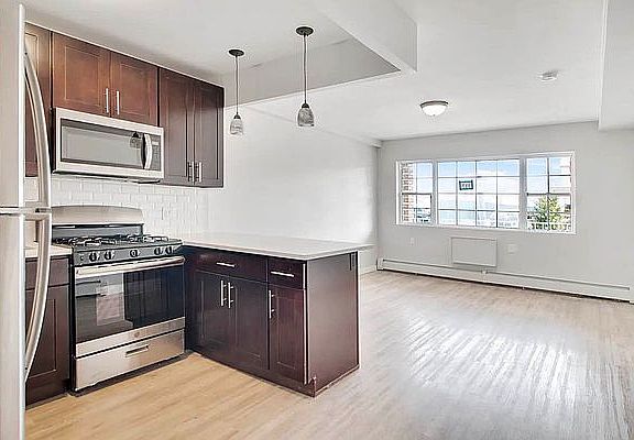 4th image of 329 Beach 65 St #4