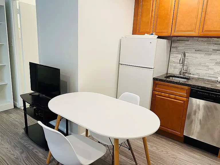150 W 51st St #1803 — Photo 7