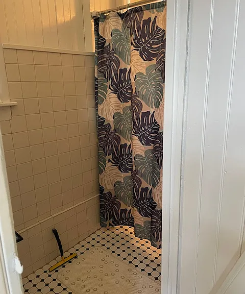Large shower in garage area, for coming off the beach!