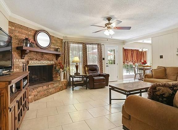 3rd image of 318 Nottoway Dr