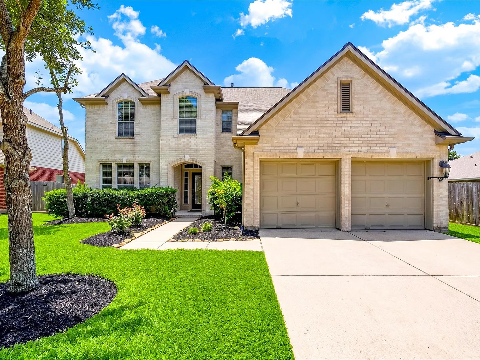 4 bed, 3.5 bath, 2752 sqft, $2,800 — Photo 2