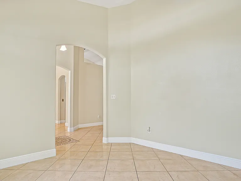 774 Princeton Dr — Photo 4