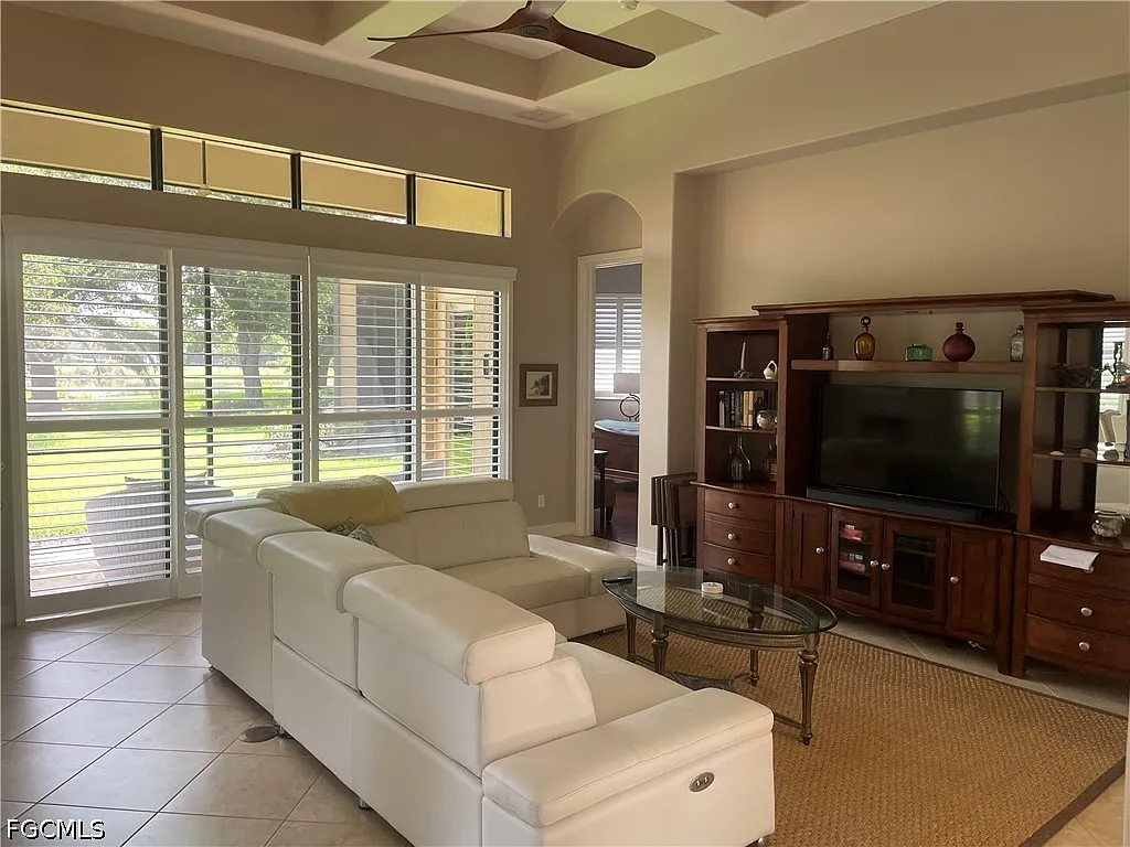 3 bed, 3.0 bath, 1886 sqft, $4,250 — Photo 4