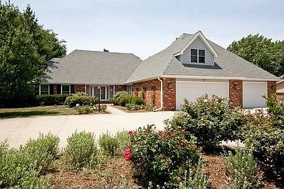 17 Regent Dr photo 1
