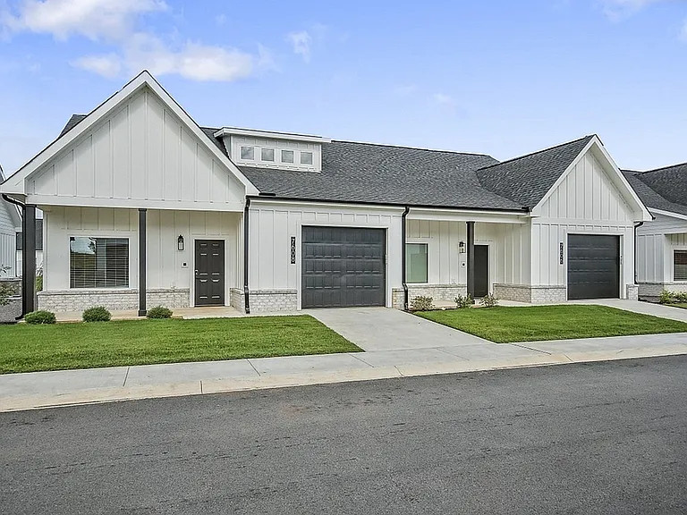 Villas at Capital Twenty — Photo 17