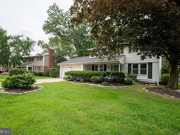 3rd image of 3320 S Rockfield Dr