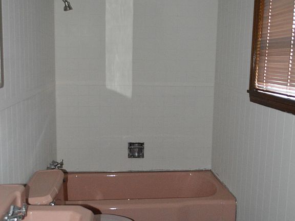5th image of 302 W Gordon Ave #F