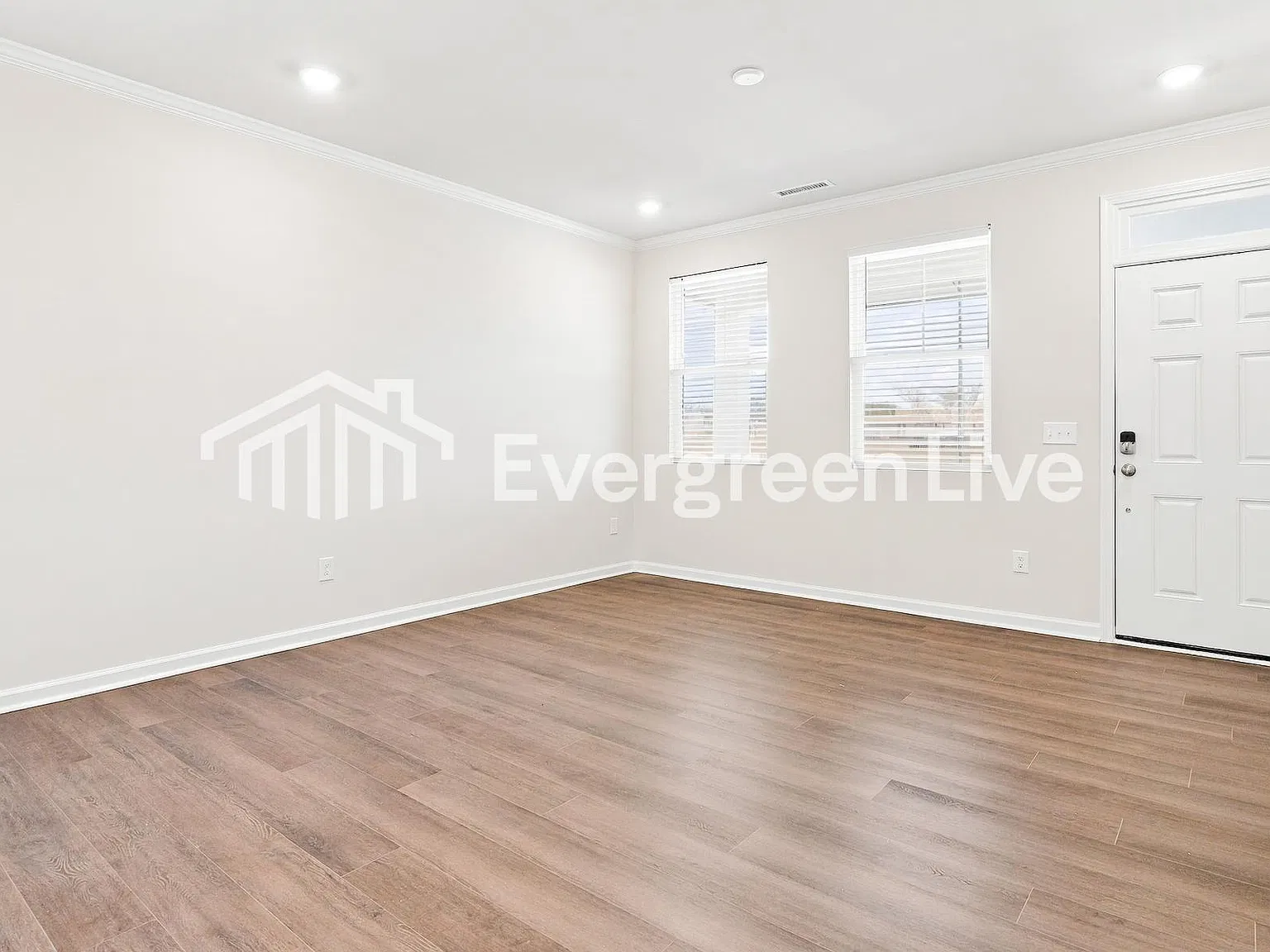 4 bed, 3.0 bath, 2435 sqft, $2,240 — Photo 2