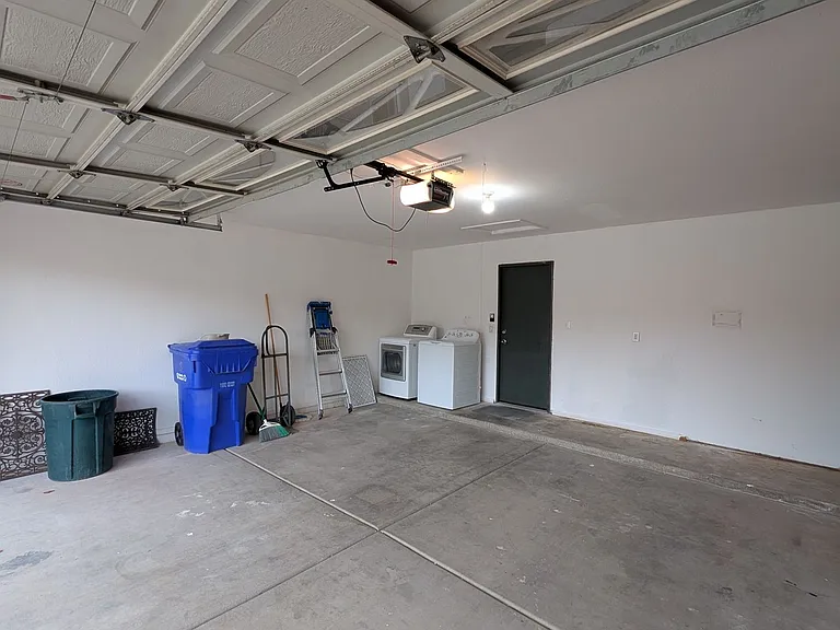 143 S Willow Creek St — Photo 27