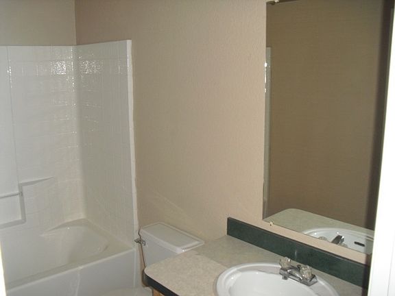 5th image of 616 N 375th Dr