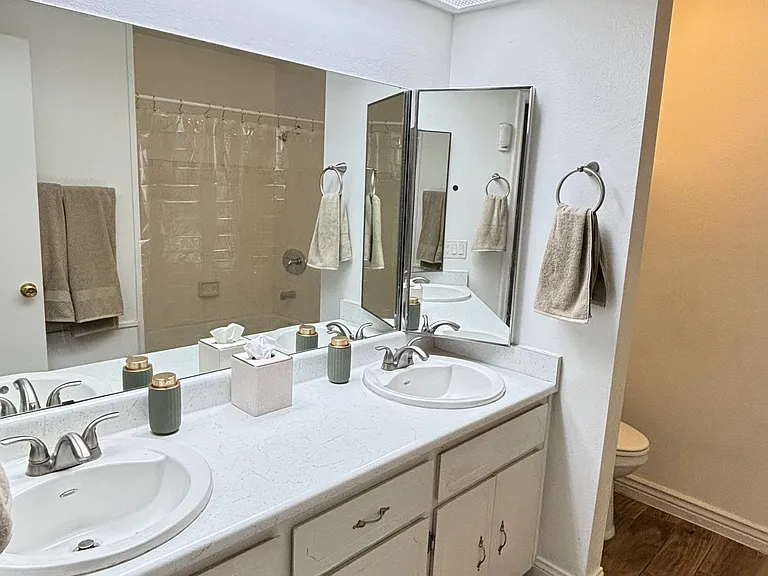 310 E Fremont Dr — Photo 16