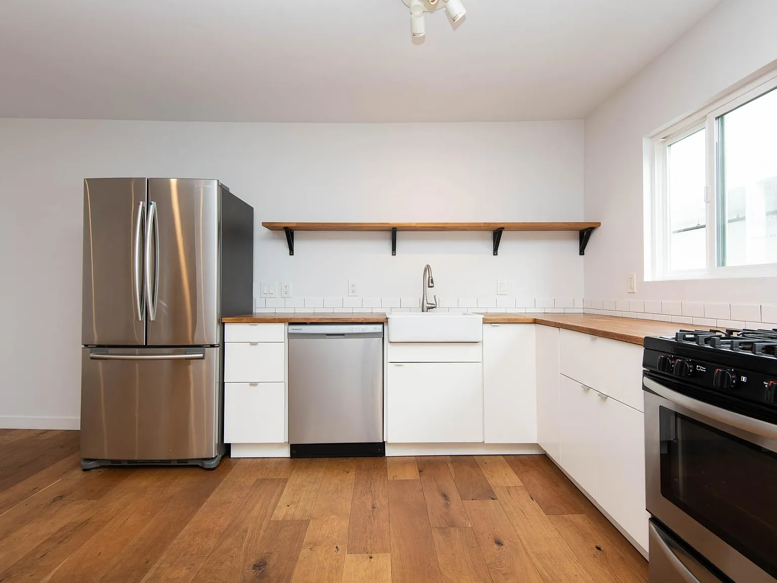2 bed, 1000 sqft, $3,050 — Photo 4