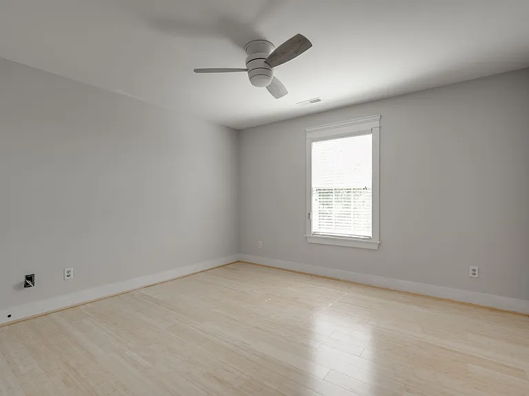 8885 McKenzie Farm Dr — Photo 25