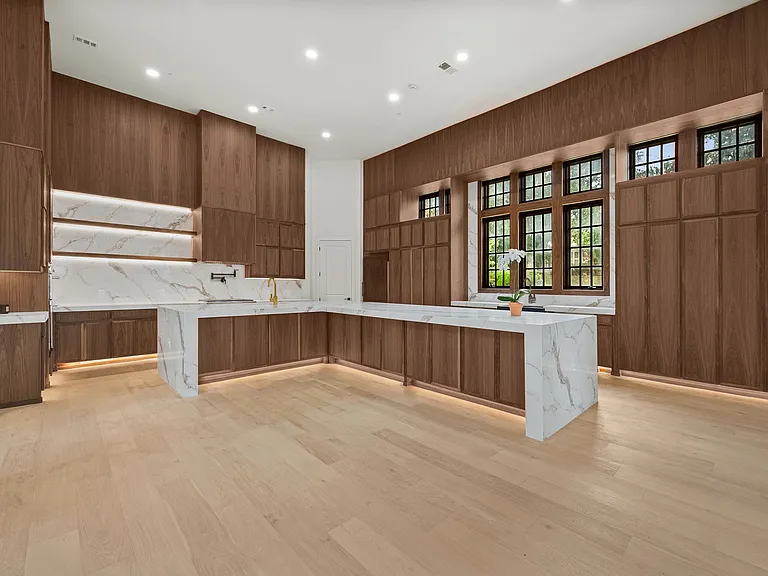 5345 Monterey Dr — Photo 9