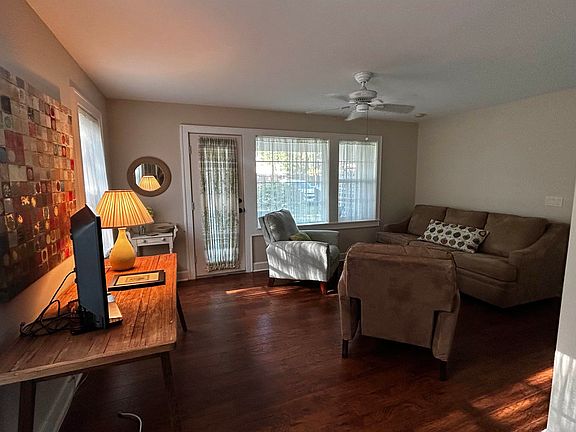 3rd image of 220 Rainey Ave