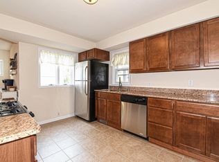 2154 S 96th St, West Allis, WI 53227