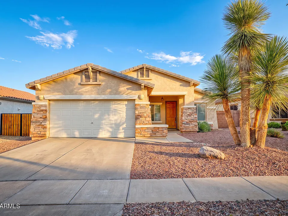 844 E Indian Wells Pl
