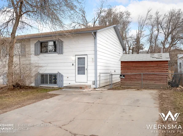 204 W Timothy St, Gillette, WY 82718