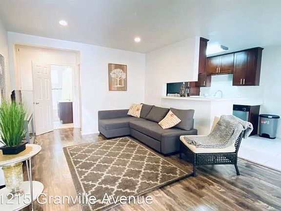 3rd image of 1215 Granville Ave APT 6
