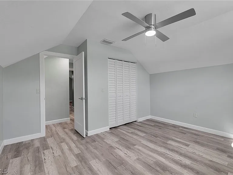 958 Indiana Ave — Photo 15