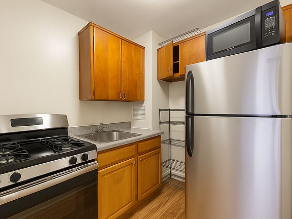 3rd image of 250 Clarkson Ave APT 423