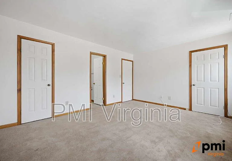 202 Stonehall Ct — Photo 12
