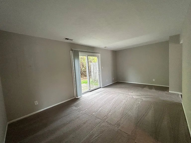 Fairview Court Apartments — Photo 51