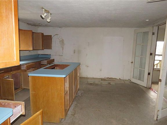 3rd image of 4904 Blackburn Ave