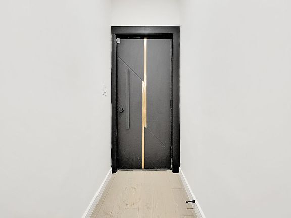 4th image of 1024 E 226th St Floor 1