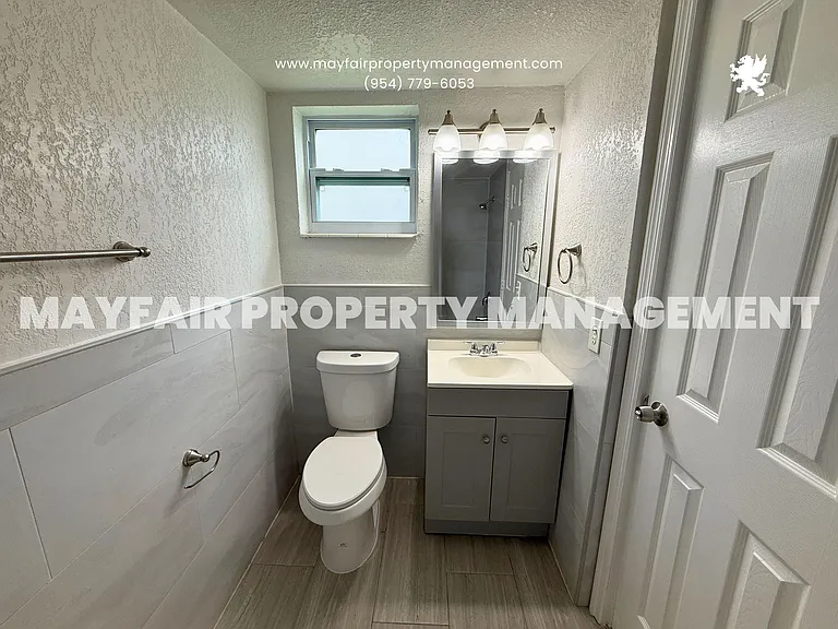 240 SW 8th St #10 — Photo 5