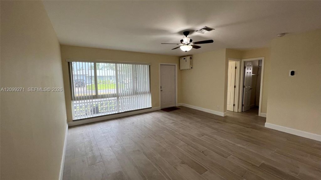 2561 NE 10th Ct #2561, photo 5