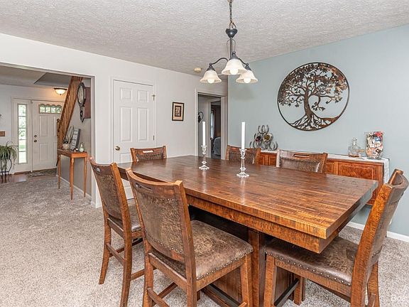 5th image of 7840 Fox Ln