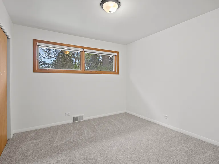 934 Yale St — Photo 8
