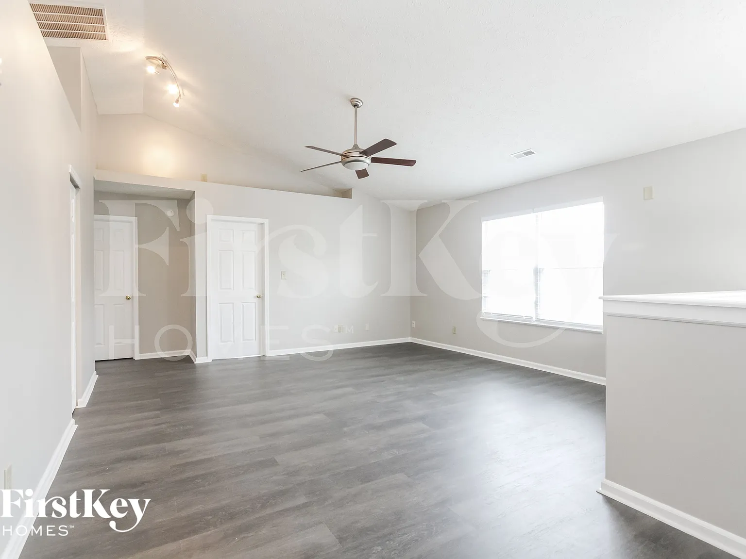 3 bed, 2.5 bath, 2505 sqft, $2,430 — Photo 2