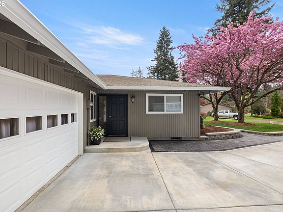 4th image of 15822 SE Alpenglade Ct