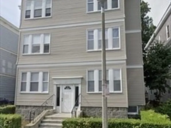 25 Hosmer St APT 3R, Boston, MA 02126