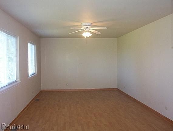 3rd image of 86 W Willow Dr