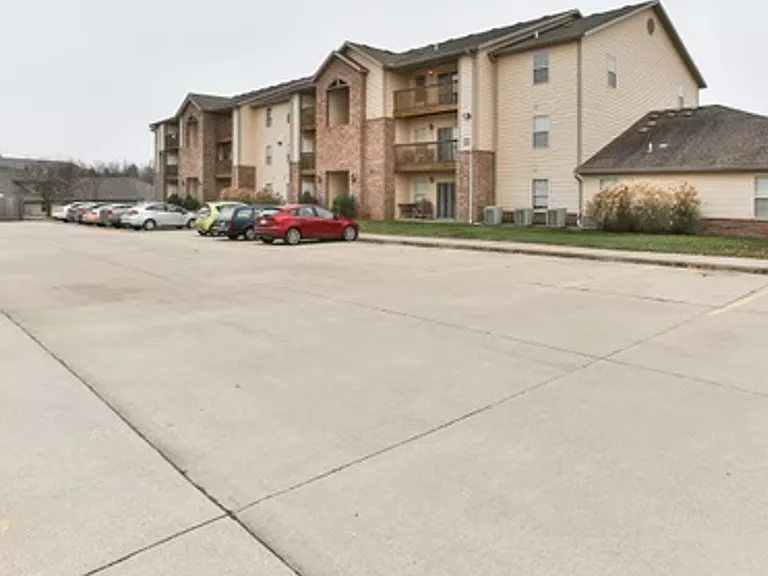 Town and Country Village Apartments — Photo 21
