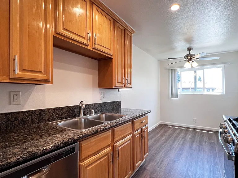 6452 Orange Ave #23 — Photo 9
