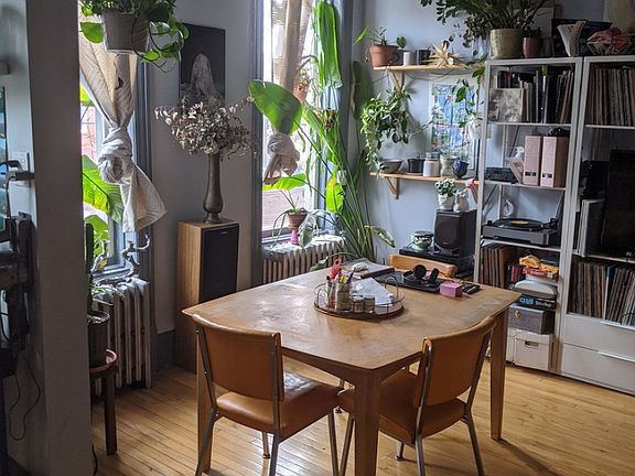5th image of 387 Weirfield St #2